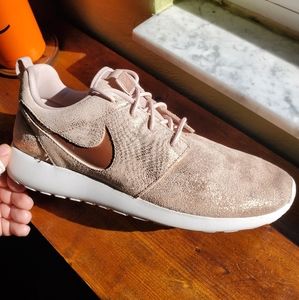 NEW Nike Women's Roshe One PRM